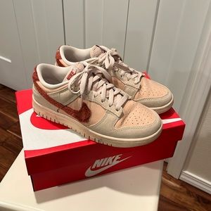 Women’s Nike Dunk Low Style: shimmer/ mars stone-sanddrift